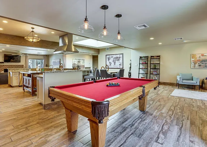 Dom wakacyjny Luxe Pv Estate W/ Private Pool & Sports Court!