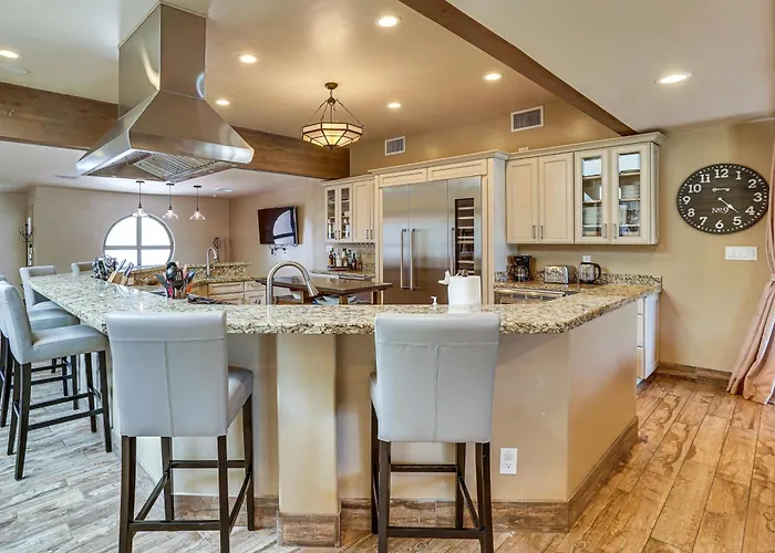 Dom wakacyjny Luxe Pv Estate W/ Private Pool & Sports Court! Scottsdale